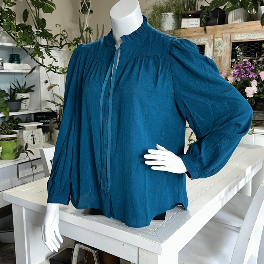 DNKY Elegant woman’s Lurex Teal Blouse with silver streak Size Med NWOT